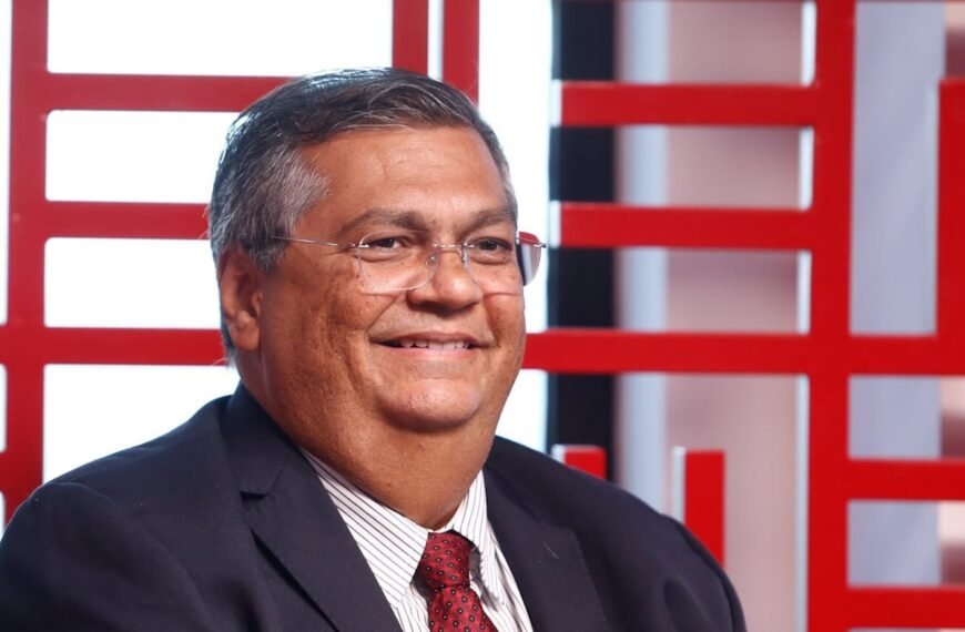 Com falas inusitadas, Flávio Dino vira o ministro mais popular do governo Lula