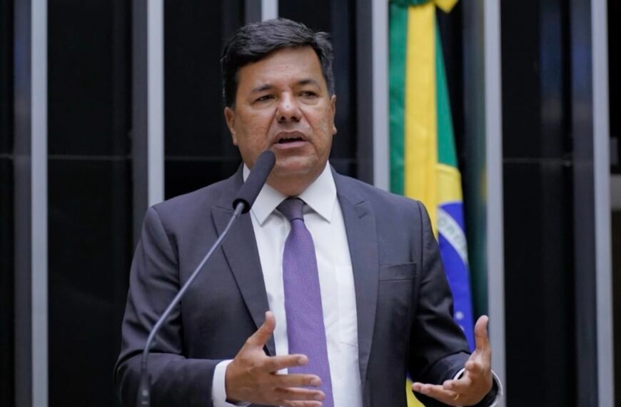 Apoio ao PSB gera divisão no União Brasil e desafia liderança de Mendonça Filho