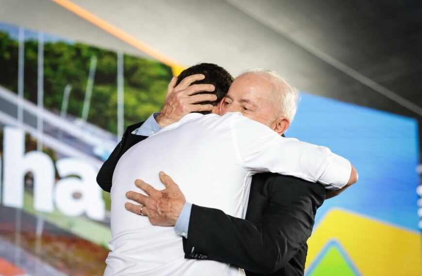 Apoio de Lula à reeleição de João Campos não está condicionado à indicação do vice-prefeito